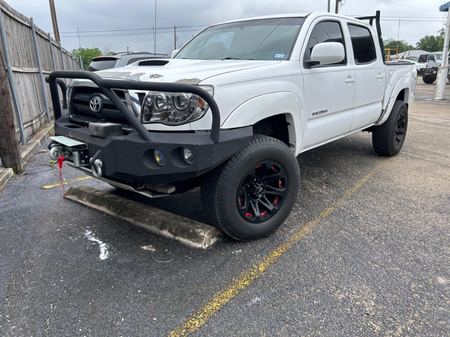 2006 White Toyota Tacoma Double Cab V6 4WD (3TMLU42N16M) with an 4.0L V6 DOHC 24V engine, AUTOMATIC transmission, located at 1687 Business 35 S, New Braunfels, TX, 78130, (830) 625-7159, 29.655487, -98.051491 - Photo#0